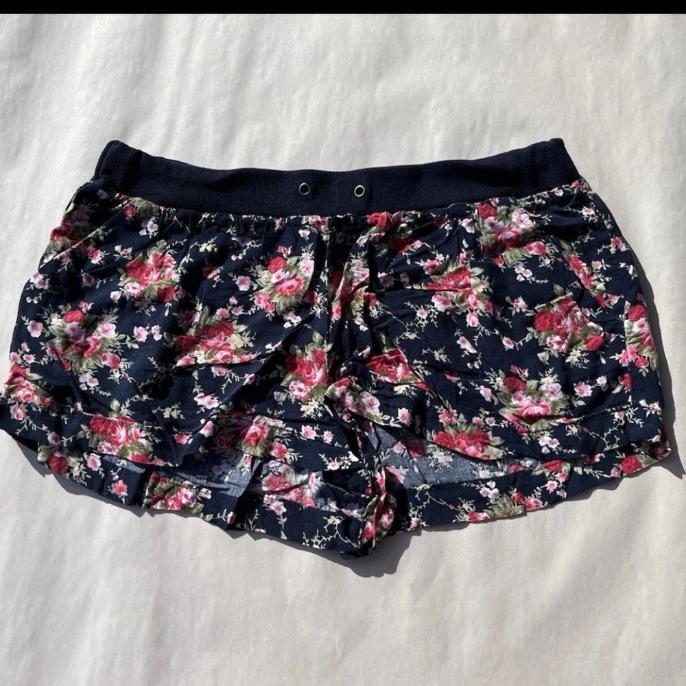 Forever 21 Navy Blue Rose Flower Shorts Women’s Size Medium